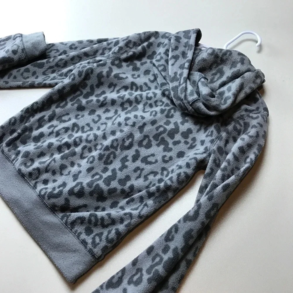 Old Navy Girls Size Medium Cheetah Pattern Grey Hoodie